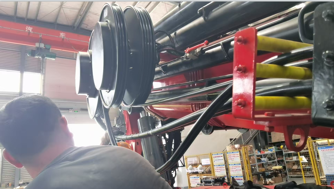 定制非標(biāo)隨車吊多管液壓卷盤