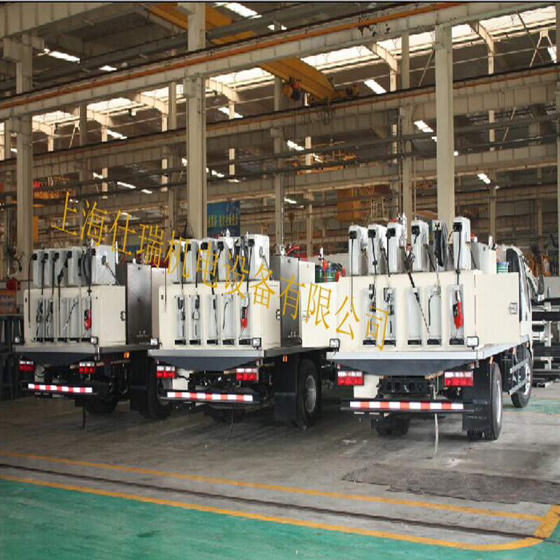 户外润滑油补给车